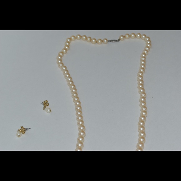 Pearl set necklace and the earrings - Picture 7 of 8